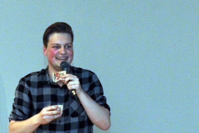 Bitte klicken Sie sich durch die Bilder. . .