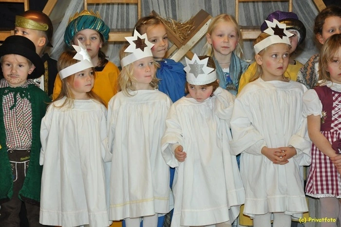 Die Kinder im Alter zwischen drei und sechs Jahren durften alle eine Hauptrolle spielen. Auch nach vielen Proben waren die Kinder mit vollem Ehrgeiz und Einsatz beim rund einstündigen Spiel „Die Geburt Jesus“ mit dabei.