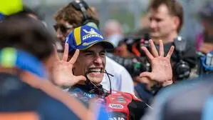 Marc Marquez zeigt es an: Er holte den zehnten Sieg am Sachsenring