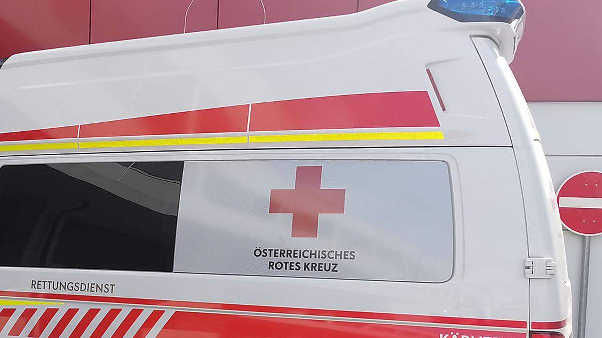 Die Rettung brachte den verletzten Motorradfahrer ins LKH Wolfsberg