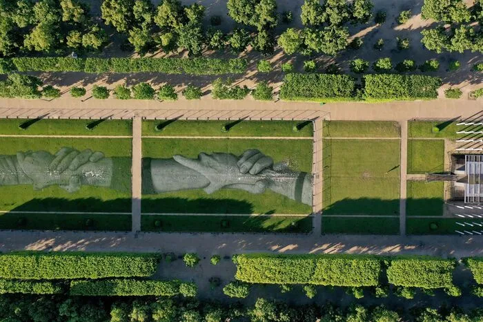 ... ein gigantisches Kunstwerk geschaffen. Den Blick gibt es exklusiv für Vögel, Drohnen oder vom ...