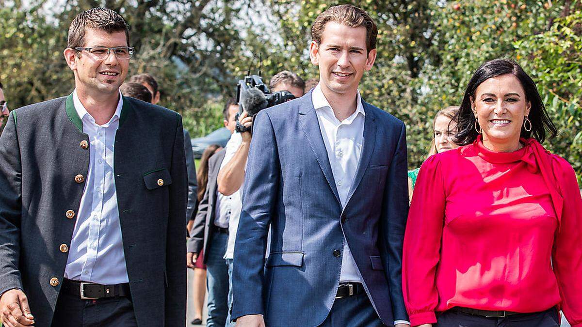 Kanzler Kurz und Ministerin Köstinger freuen sich mit Martin Gruber 