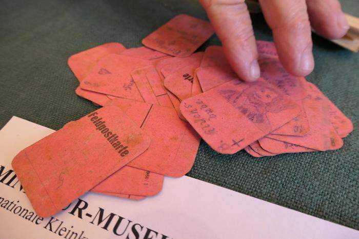 Aus der Zeit des Krieges in Europa erhalten ist dieses Kartenspiel aus Feldpostbriefen