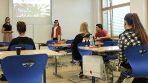 In den neuen, modernen Klassen der Polytechnischen Schule Hartberg sind für das nächste Schuljahr noch viele Sessel frei
