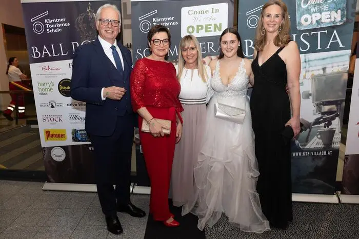 Unter den Ehrengästen Landtagspräsident Reinhart Rohr, Landesrätin Beate Prettner mit Direktorin Birgit Pipp