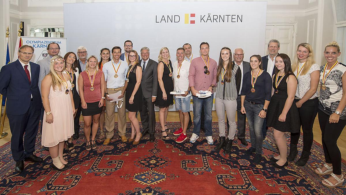 Landeshauptmann Peter Kaiser ehrte im Spiegelsaal die Kärntner Volleyball-Meister