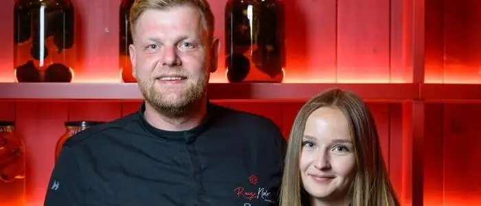 Stefan Glantschnig mit Partnerin und Gastgeberin im „Rouge Noir“ Victoria Winkler