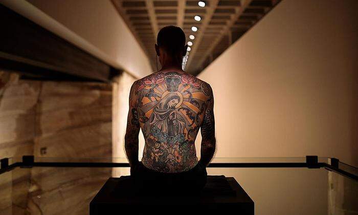 Das ist Tim und sein Tatoo-Kunstwerk auf seinem Rücken