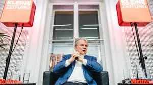 Unternehmer Haselsteiner auf der Bühne des „Wiener Salons“