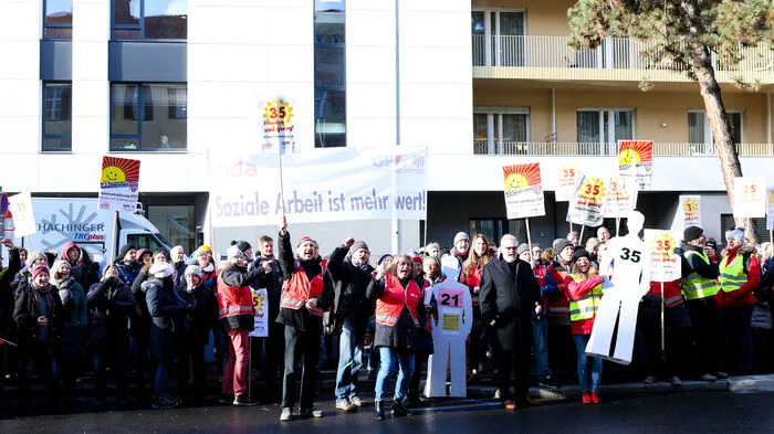 Österreichweit geht es um 125.000 Arbeitnehmer, die primär in privaten Pflege- und Gesundheitseinrichtungen beschäftigt sind.