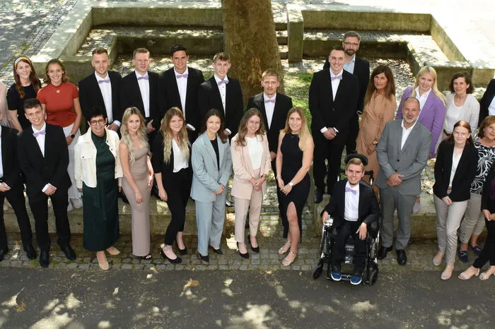 Diese Maturantinnen und Maturanten der 5AK der HAK Feldbach haben die Matura erfolgreich abgelegt:Carolin Baller, Kevin Baumann, Fabrizio Brade, Kathrin Feitl, Katharina Fiedler, Jonas Friedl, Esther Halb, Jakob Kaufmann, Lukas Kaufmann, Julia Leitgeb, Niklas Lugitsch, Simon Platzer, Marc Pöllitsch, Maurice Poschner, Florian Roßmann, Jakob Schögler, Anne Schutting, Martin Schweigler und Lia-Ellen Werner.