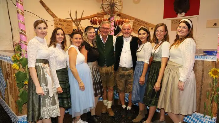 Beim 19. Kohlberger Oktoberfest, organisiert vom Tennisverein Kohlberg, feierten auch heuer wieder zahlreiche Besucherinnen und Besucher
