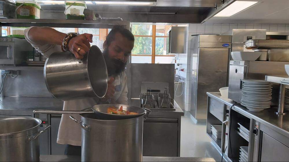 Indisches Essen im Fuchspalast, St. Veit | Lijoy George Vadassery kocht erstmals im Fuchspalast aus