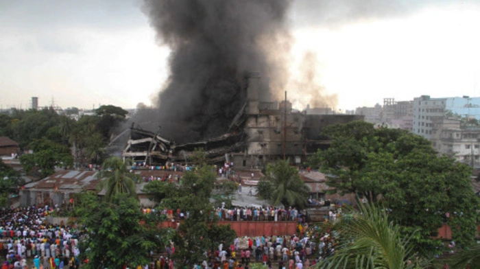 Ein Kessel ist am Samstagmorgen in der Fabrik im Industriegebiet Tongi rund 20 Kilometer nördlich der Hauptstadt Dhaka explodiert.