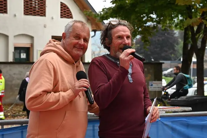 Auch für Stimmung im Zielbereich war gesorgt: Die erfahrenen Moderatoren Günther Motz, Peter Wundsam und Christoph Wokoun begleiteten das Event mit viel Engagement.