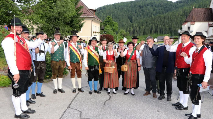 Prost auf 70 Jahre Trachtenkapelle Sirnitz.