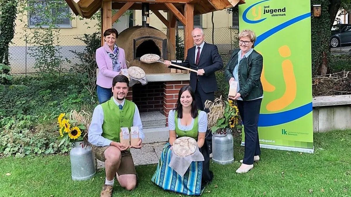 Vorne: Die Landjugend-Chefs David Knapp und Andrea Schönfelder. Hinten: Maria Pein, Hans Seitinger, Auguste Maier