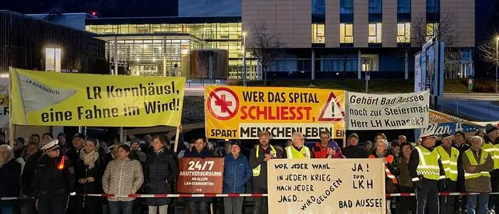 Eine Demonstration in Schladming? – wird es wohl nicht geben (Fotomontage: Das Bild zeigt Demonstranten aus Aussee und Stainach in Aigen)