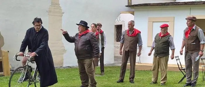 Don Camillo und Peppone treten beim Klösterle auf