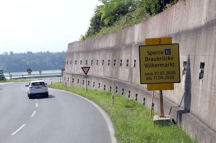 Ein 15 Meter langes Brückenfeld muss herausgehoben und neu errichtet werden.