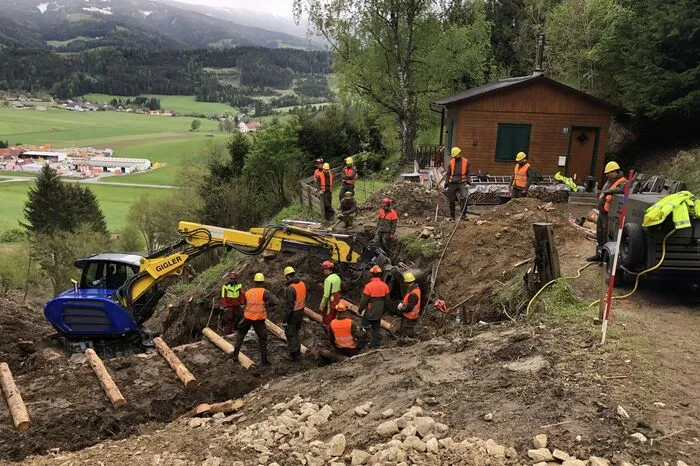 Von den Wildbach-Experten werden die Bundesheer-Mitarbeiter geschult, künftig weitgehend selbstständig Baustellen leiten zu können.