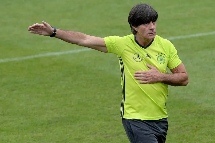 Seit zehn Jahren gibt der 56-Jährige mittlerweile schon als Cheftrainer die Kommandos.