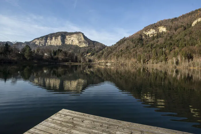 Der See liegt in der Gemeinde Gallizien, ist im alten Draubett angelegt, hat angenehme 23 Grad Wassertemperatur, eine schöne Liegewiese und sehr gute Wasserqualität. Bei Badebetrieb gibt es auch einen Getränkeausschank. Anfahrt: Über die Südautobahn die Ausfahrt Grafenstein nehmen, bis zur Annabrücke fahren, dann in die Ortschaft Linsendorf.