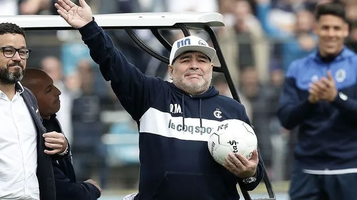 Diego Maradona ist wieder am Ball.