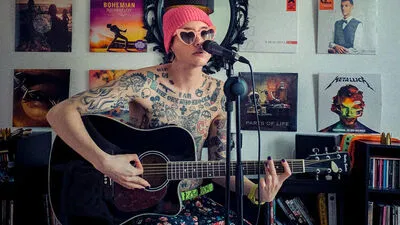 Der Musikstil von Ian Jules zeichnet sich durch eingängige Melodien und tiefgründige Texte aus.