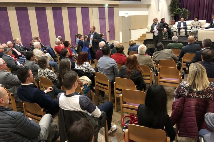 Das Thema "Zukunft der Arbeit" lockte mehr als 100 Besucher ins Arbeiterheim.
