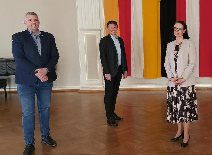 SPÖ-Stadtregierung. von links: Bürgermeister Hannes Primus, 1. Vizebürgermeister Alexander Radl, 2. Vizebürgermeisterin Michaela Lientscher, Stadtrat Christian Stückler und Stadtrat Jürgen Jöbstl