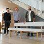 Philipp Profer, Romed Brugger und Gabriel Forcher präsentieren in Mailand die Sitzbank „Johan“