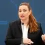 Nina Tomasseli, Abgeordnete der Grünen, bei einer Pressekonferenz. | Grünen-Fraktionsführerin Nina Tomaselli