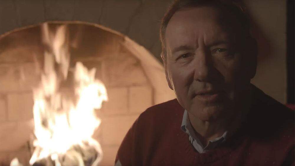 Kevin Spacey postete zu Weihnachten wie bereits vergangenes Jahr ein bizarres Video