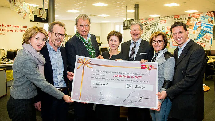 Mit einer Unterstützung in Höhe von 2000 Euro stellte sich vor Weihnachten das Führungsteam der SPÖ Kärnten und des SPÖ-Landtagsklubs in der Redaktion der "Kleinen Zeitung" ein. Die SPÖ hat heuer, wie auch im Vorjahr, auf Einschaltungen mit Weihnachts- und Neujahrswünschen verzichtet und stattdessen die Hilfsorganisationen der Kärntner Medien unterstützt.