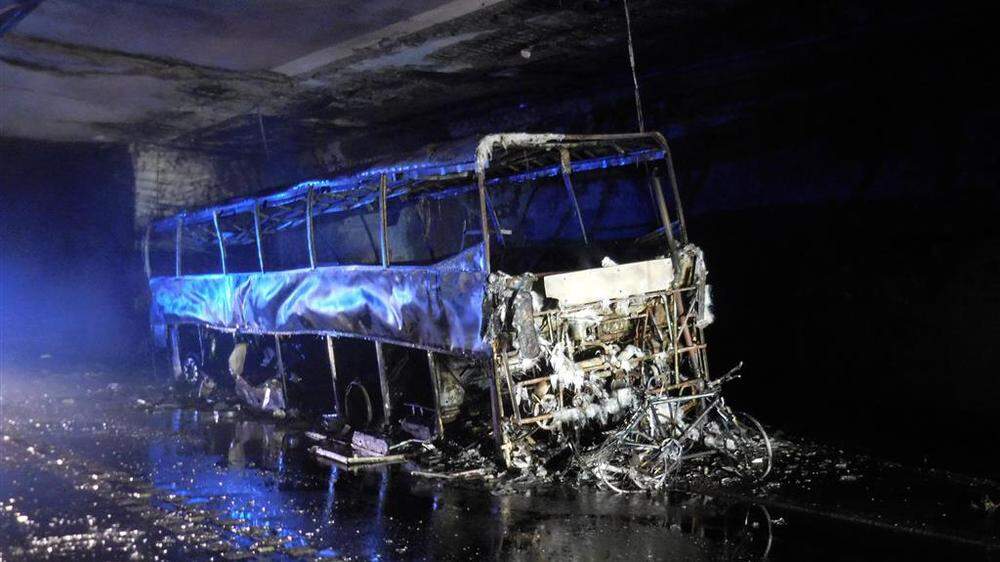 Das blieb vom dänischen Reisebus, der im August im Gleinalmtunnel in Flammen aufging