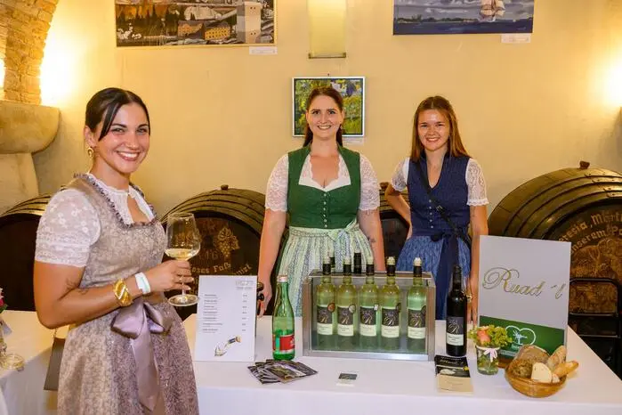 27 Weinbaubetriebe, fünf Gourmetköche, zwei Bierbrauer und der Käseweltmeister tischten in der südsteirischen Gemeinde auf.
