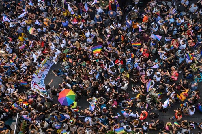 50 Jahre nach den Auseinandersetzungen in der New Yorker Christopher Street waren am Sonntag beim "Pride March" im Zentrum von Manhattan laut Veranstalterangaben im Vorfeld rund 150.000 Menschen aktiv dabei, gesäumt von Hunderttausenden an den Straßen.