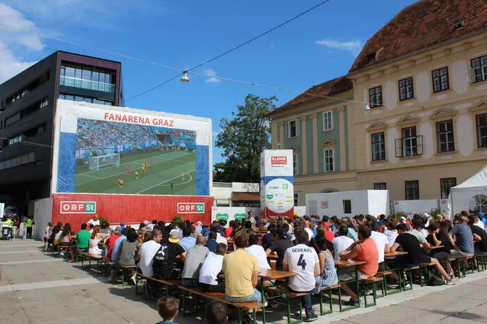 Mehr Fotos vom Public Viewing...