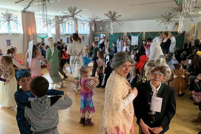 In Kammern führten die Jüngsten beim Kinderfasching ihre Kostüme aus. 