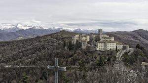 Die Pilgerstätte Castelmonte im Friaul ist auch über einen steilen Kreuzweg zu Fuß erreichbar