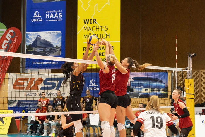 Den Anfang machten die Damen mit einem starken Auftritt gegen Nordmazedonien. Mit einem klaren 3:0-Sieg zeigten sie sich in Topform und wurden vom Publikum lautstark unterstützt.