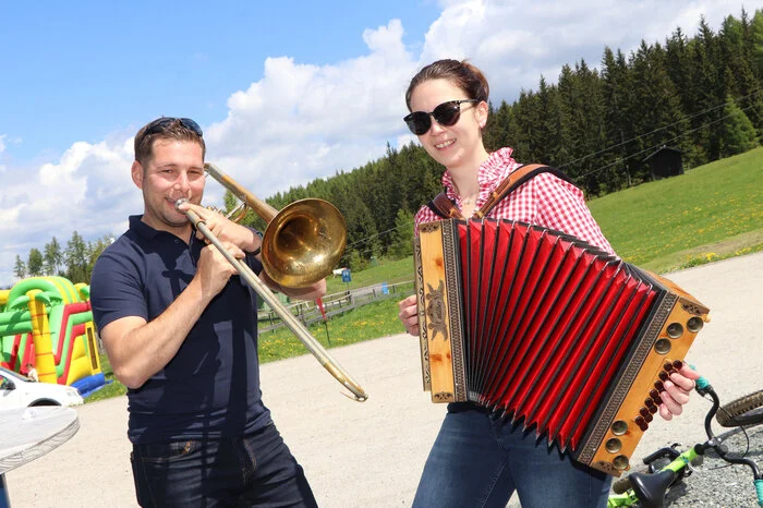 Musikalisch sorgte das Duo „Du & I“ mit Andreas Mick und Sandra Haberl für Stimmung.