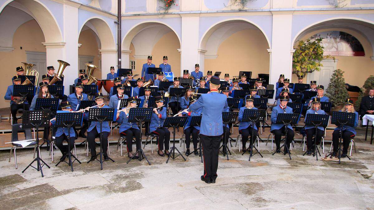 Die Musikerinnen und Musiker des Musikvereins Gestüt Piber feiern heuer ein rundes Jubiläum