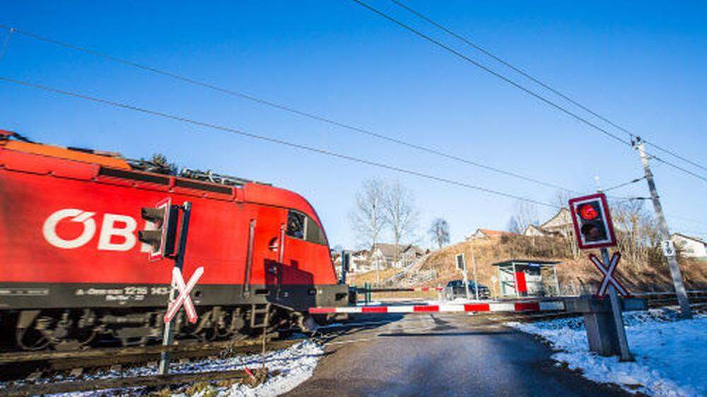 Noch heuer sollen weitere Kreuzungen im Finkensteiner Gemeindegebiet mit Schrankenanlagen gesichert werden 