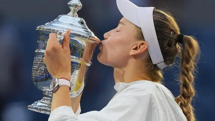 Jelena Rybakina durfte zum ersten Mal in ihrer Karriere die US-Open-Trophäe küssen