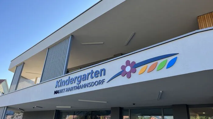 Die finalen Arbeiten laufen am neuen Kindergarten Markt Hartmannsdorf.