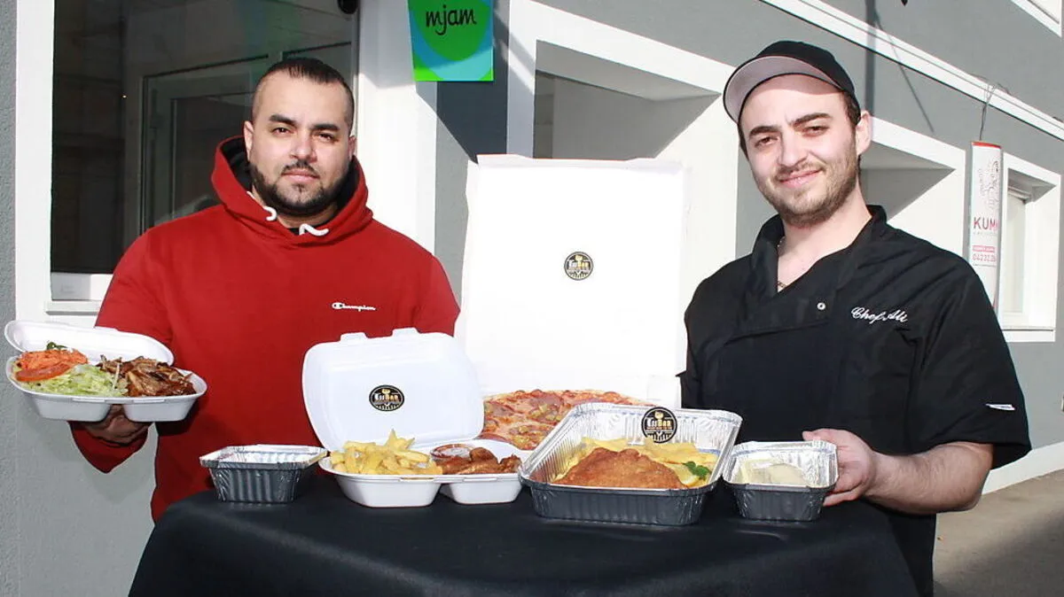 Same Sarwari und Ali Akcay (von links) vor ihrer "EssBar"