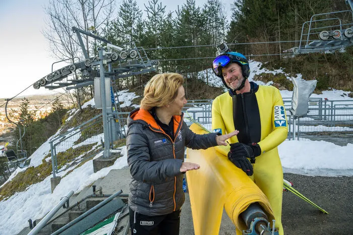 Trainerin Monika Erjavec gibt Instruktionen
