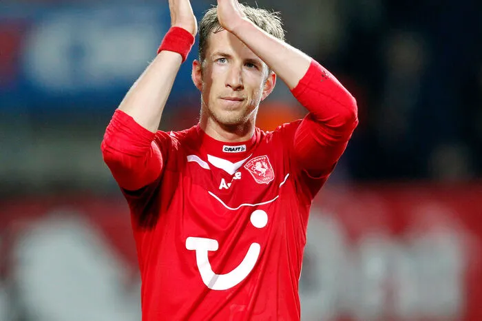 Mit Twente sicherte er sich zwei Mal den niederländischen Superpokal, bevor er für drei Millionen Euro zum FC Porto wechselte.